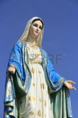 13025896-les-statues-de-saintes-femmes-dans-l-glise-catholique-romaine.jpg